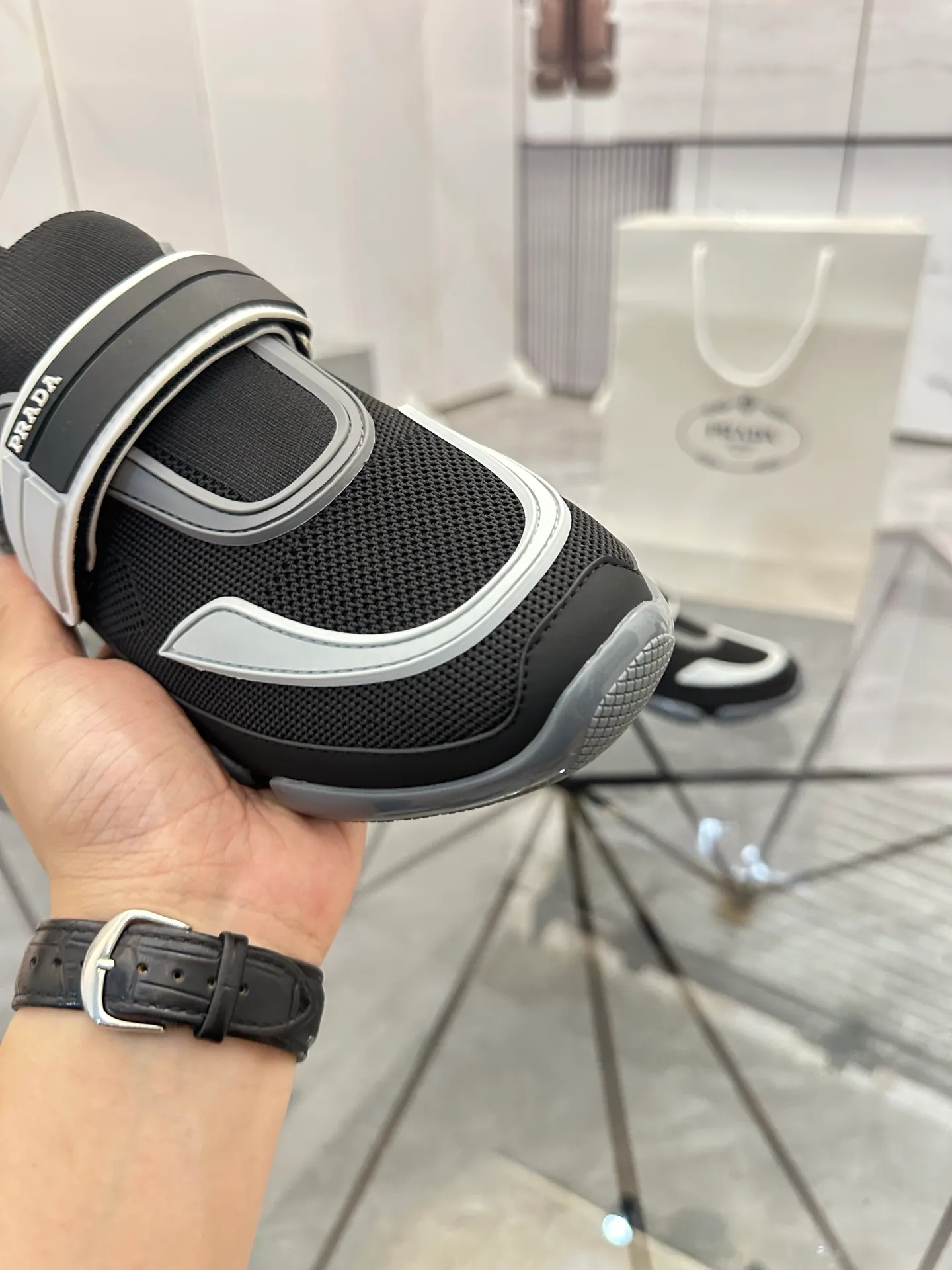 Men's shoes for sale 💰: 💰P500¥ High-end top quality Product trademark: Prada *"Prada*" low-top casual shoes Regular size: 38-45 (can be customized to 46) One size larger Product materials: imported breathable fly weave upper, professional glue-making process, breathable lining, cowhide foot pads, original outsole. No.: 001